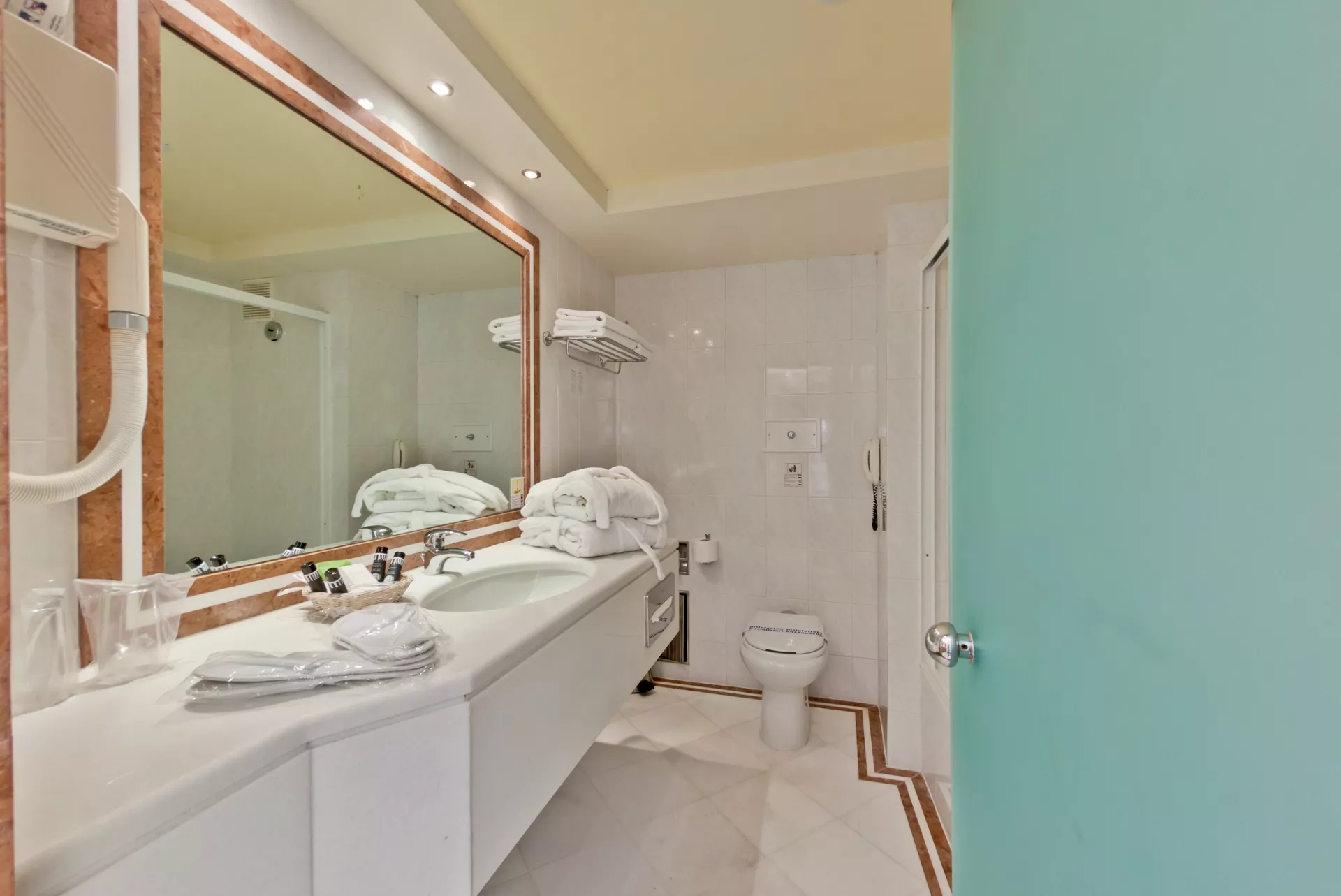 Tiara Holidays - Possidi Holidays Resort & Suites - Bungalow Suite - bathroom